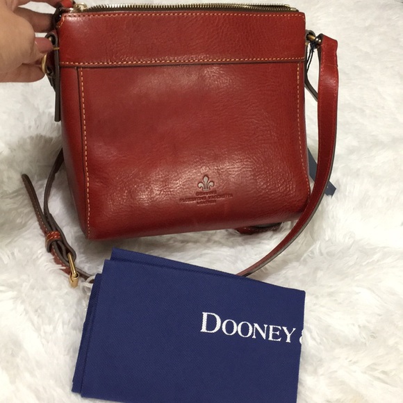 Dooney & Bourke Handbags - 🔥 Dooney & Bourke crossbody bag